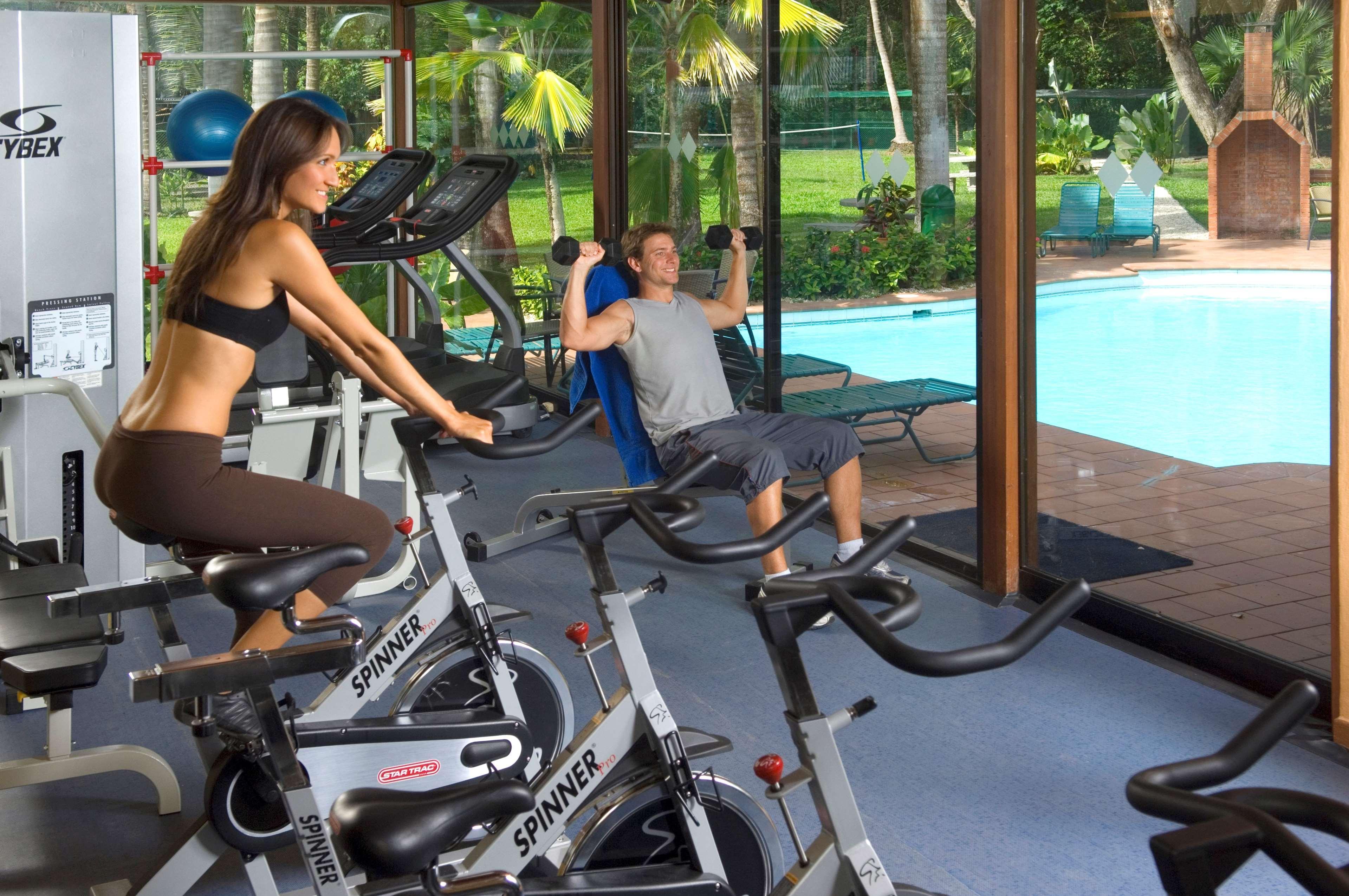 Barcelo Tambor Hotell Tambor  Exteriör bild A gym at a resort